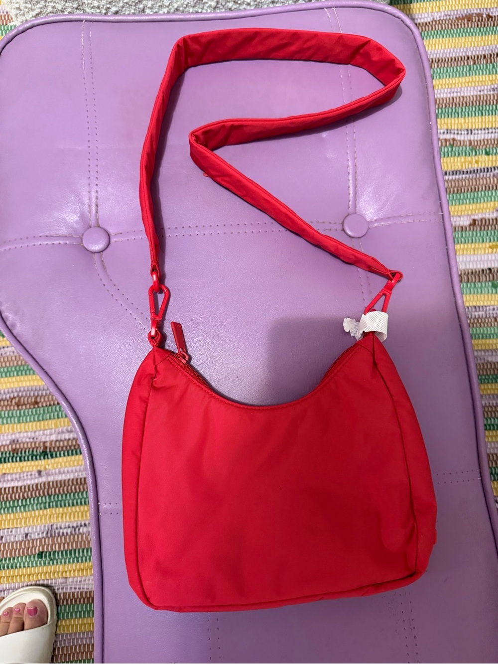 Away featherweight Shoulder Bag in cherry red